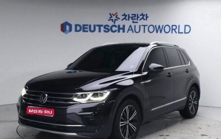 Volkswagen Tiguan II, 2021 год, 2 679 000 рублей, 1 фотография