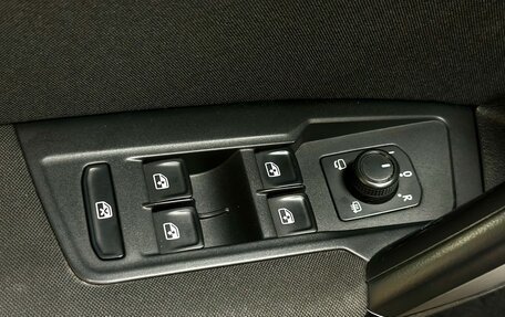 Volkswagen Tiguan II, 2019 год, 2 850 000 рублей, 25 фотография