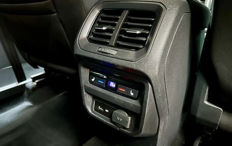 Volkswagen Tiguan II, 2019 год, 2 850 000 рублей, 29 фотография