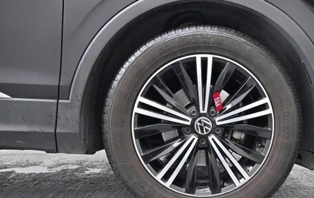 Volkswagen Tiguan II, 2021 год, 2 679 000 рублей, 5 фотография