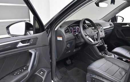 Volkswagen Tiguan II, 2021 год, 2 679 000 рублей, 11 фотография