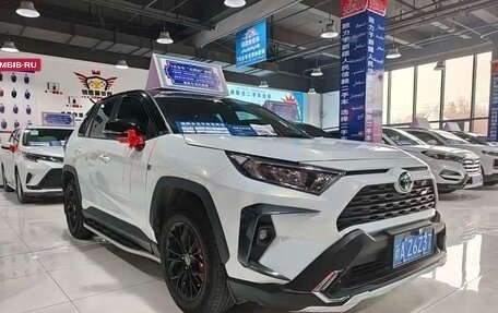Toyota RAV4, 2022 год, 2 530 000 рублей, 2 фотография