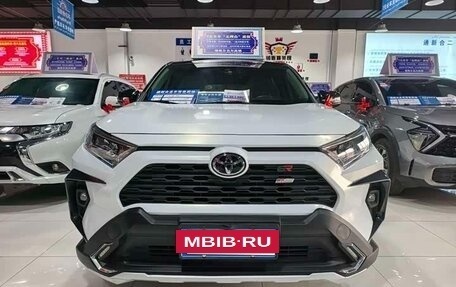 Toyota RAV4, 2022 год, 2 530 000 рублей, 3 фотография