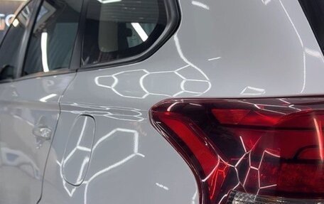 Mitsubishi Outlander III рестайлинг 3, 2022 год, 2 300 000 рублей, 5 фотография