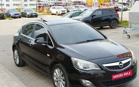 Opel Astra J, 2011 год, 700 000 рублей, 1 фотография
