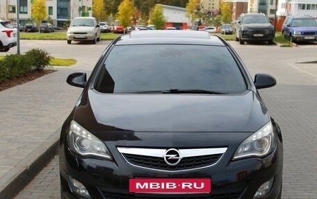 Opel Astra J, 2011 год, 700 000 рублей, 2 фотография