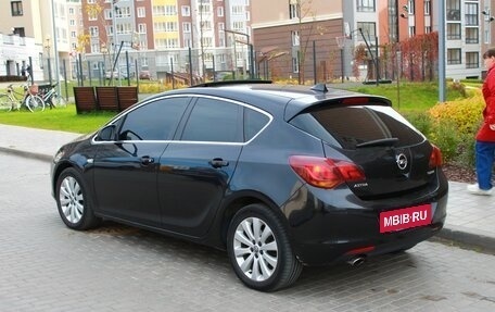 Opel Astra J, 2011 год, 700 000 рублей, 6 фотография