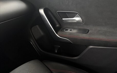 Mercedes-Benz CLA, 2019 год, 3 300 000 рублей, 12 фотография