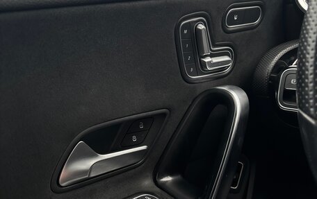 Mercedes-Benz CLA, 2019 год, 3 300 000 рублей, 18 фотография