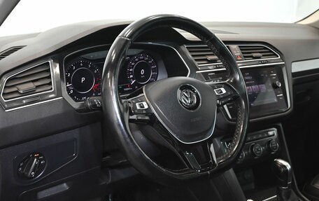 Volkswagen Tiguan II, 2018 год, 3 230 000 рублей, 17 фотография
