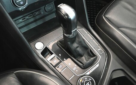 Volkswagen Tiguan II, 2018 год, 3 230 000 рублей, 22 фотография