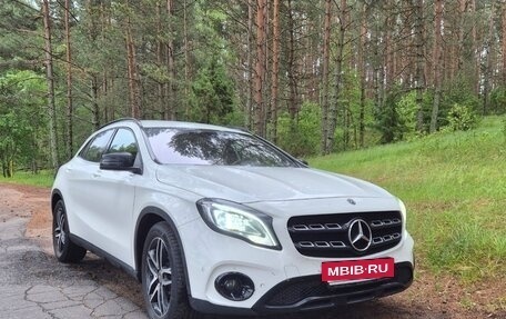 Mercedes-Benz GLA, 2019 год, 2 600 000 рублей, 2 фотография