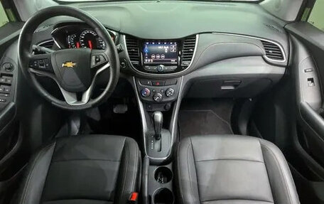 Chevrolet Trax, 2022 год, 1 090 000 рублей, 10 фотография