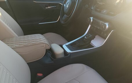 Toyota RAV4, 2024 год, 4 400 000 рублей, 5 фотография