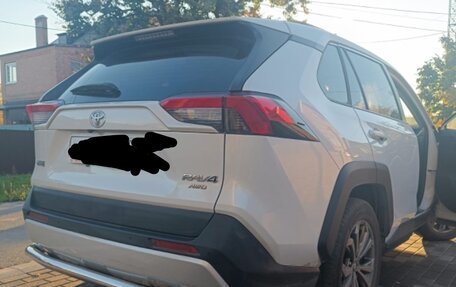 Toyota RAV4, 2024 год, 4 400 000 рублей, 3 фотография