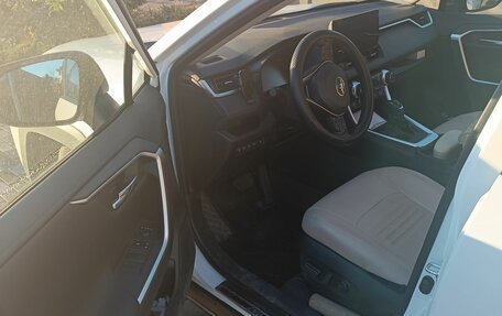 Toyota RAV4, 2024 год, 4 400 000 рублей, 8 фотография