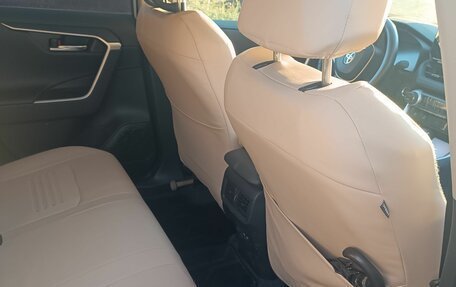 Toyota RAV4, 2024 год, 4 400 000 рублей, 6 фотография