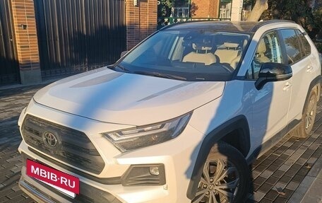 Toyota RAV4, 2024 год, 4 400 000 рублей, 9 фотография