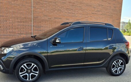 Renault Sandero II рестайлинг, 2022 год, 1 690 000 рублей, 2 фотография