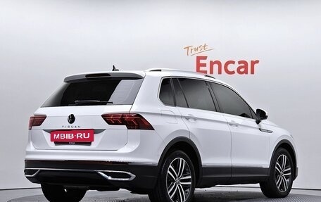 Volkswagen Tiguan II, 2022 год, 3 426 000 рублей, 2 фотография