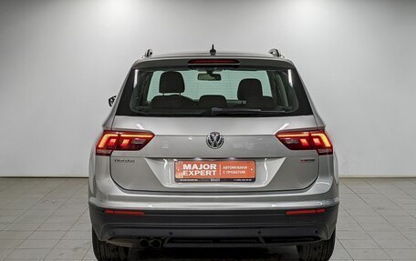 Volkswagen Tiguan II, 2019 год, 1 990 000 рублей, 6 фотография