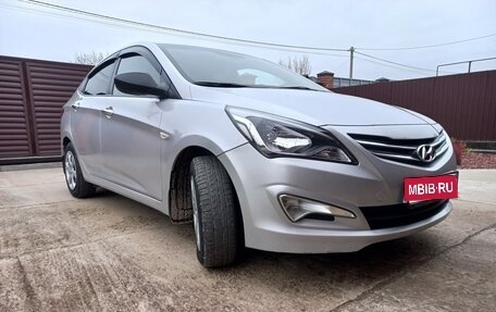 Hyundai Solaris II рестайлинг, 2015 год, 830 000 рублей, 1 фотография