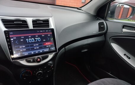 Hyundai Solaris II рестайлинг, 2015 год, 830 000 рублей, 14 фотография