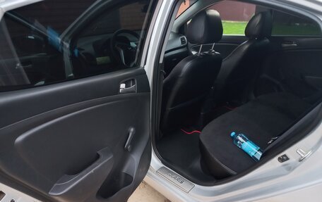 Hyundai Solaris II рестайлинг, 2015 год, 830 000 рублей, 8 фотография