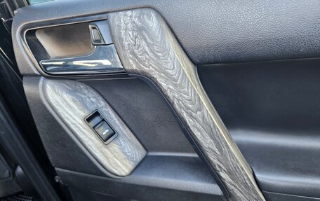 Toyota Land Cruiser Prado 150 рестайлинг 2, 2016 год, 3 400 000 рублей, 5 фотография