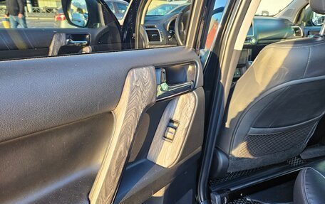 Toyota Land Cruiser Prado 150 рестайлинг 2, 2016 год, 3 400 000 рублей, 11 фотография