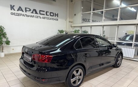 Volkswagen Jetta VI, 2013 год, 975 000 рублей, 2 фотография