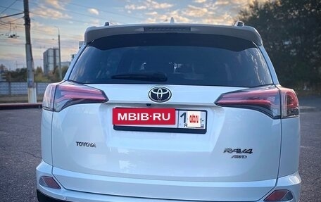 Toyota RAV4, 2018 год, 2 180 000 рублей, 4 фотография