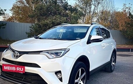 Toyota RAV4, 2018 год, 2 180 000 рублей, 2 фотография
