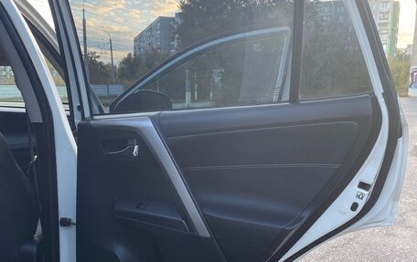 Toyota RAV4, 2018 год, 2 180 000 рублей, 13 фотография