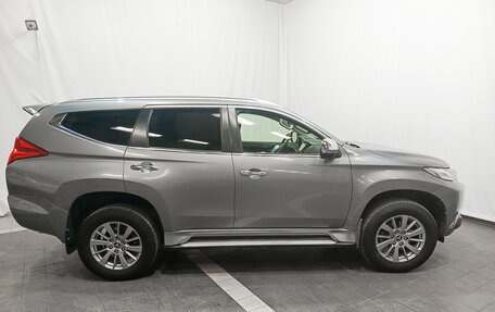 Mitsubishi Pajero Sport III рестайлинг, 2017 год, 2 300 000 рублей, 8 фотография