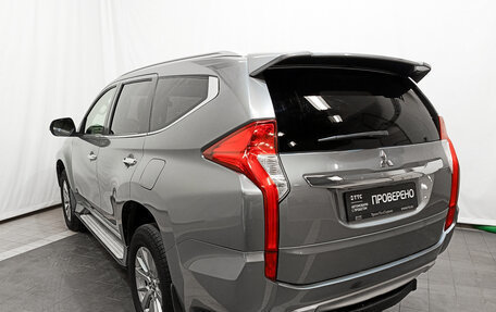 Mitsubishi Pajero Sport III рестайлинг, 2017 год, 2 300 000 рублей, 11 фотография