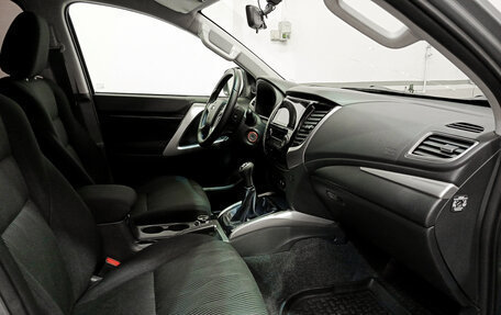 Mitsubishi Pajero Sport III рестайлинг, 2017 год, 2 300 000 рублей, 15 фотография