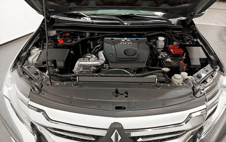 Mitsubishi Pajero Sport III рестайлинг, 2017 год, 2 300 000 рублей, 13 фотография