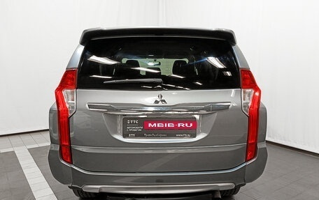 Mitsubishi Pajero Sport III рестайлинг, 2017 год, 2 300 000 рублей, 10 фотография