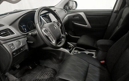 Mitsubishi Pajero Sport III рестайлинг, 2017 год, 2 300 000 рублей, 20 фотография