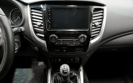 Mitsubishi Pajero Sport III рестайлинг, 2017 год, 2 300 000 рублей, 19 фотография