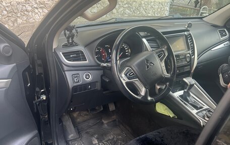 Mitsubishi Pajero Sport III рестайлинг, 2019 год, 3 000 000 рублей, 8 фотография