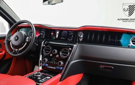 Rolls-Royce Cullinan, 2025 год, 63 990 032 рублей, 33 фотография