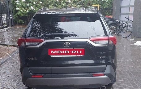 Toyota RAV4, 2020 год, 2 900 000 рублей, 3 фотография