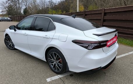 Toyota Camry, 2021 год, 3 380 000 рублей, 2 фотография