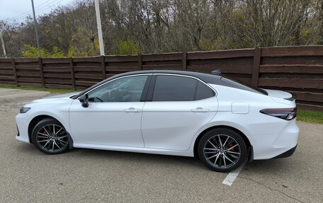 Toyota Camry, 2021 год, 3 380 000 рублей, 5 фотография