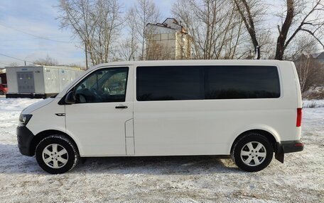 Volkswagen Caravelle T6 рестайлинг, 2017 год, 2 428 000 рублей, 5 фотография