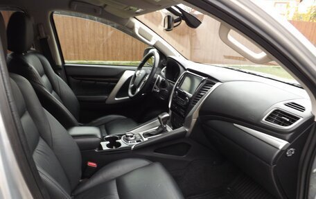 Mitsubishi Pajero Sport III рестайлинг, 2018 год, 2 750 000 рублей, 7 фотография