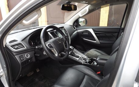 Mitsubishi Pajero Sport III рестайлинг, 2018 год, 2 750 000 рублей, 5 фотография