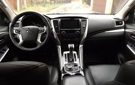 Mitsubishi Pajero Sport III рестайлинг, 2018 год, 2 750 000 рублей, 8 фотография